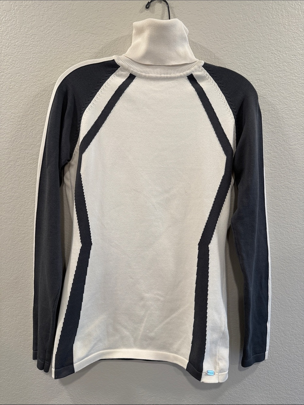 Columbia Cream and Black Women's Crewneck Sweater